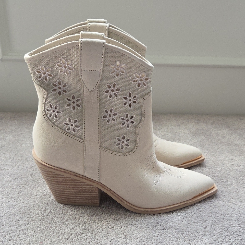 Dolce Vita Nashe Floral Eyelet Boot Size 8.5 Oatmeal